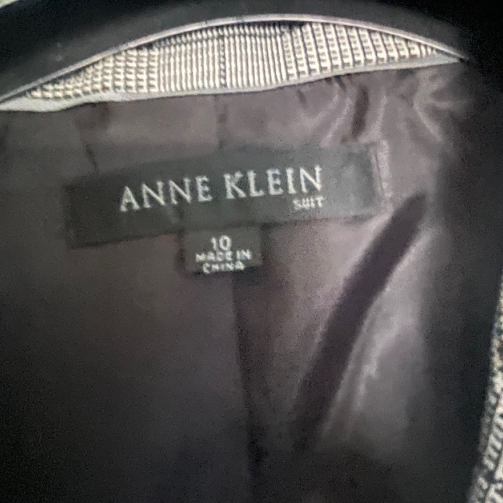 Wonderful Anne Klein grey plaid blazer, US 10, EUC. - Picture 2 of 3
